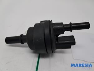 Używane Zawór prózniowy Peugeot 308 (L3/L8/LB/LH/LP) 1.2 12V e-THP PureTech 130 Cena € 25,00 Procedura marży oferowane przez Maresia Parts