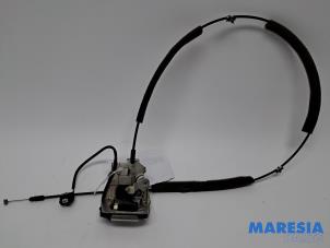 Gebruikte Schuifdeur Slotmechaniek rechts Opel Movano 2.3 CDTi 16V RWD Prijs € 148,23 Inclusief btw aangeboden door Maresia Parts