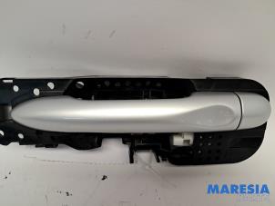 Begagnade Dörrhandtag, 4-dörrars, vänster bak Renault Megane III Grandtour (KZ) 1.2 16V TCE 115 Pris € 25,00 Marginaltabell erbjuds av Maresia Parts