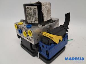 Begagnade ABS-pump Renault Megane III Grandtour (KZ) 1.2 16V TCE 115 Pris € 198,00 Marginaltabell erbjuds av Maresia Parts