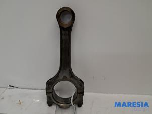 Gebruikte Drijfstang Fiat Croma (194) 1.8 MPI 16V Prijs € 60,00 Margeregeling aangeboden door Maresia Parts