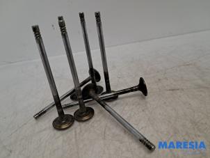 Begagnade Avgasventil Renault Megane III Grandtour (KZ) 1.2 16V TCE 115 Pris € 50,00 Marginaltabell erbjuds av Maresia Parts