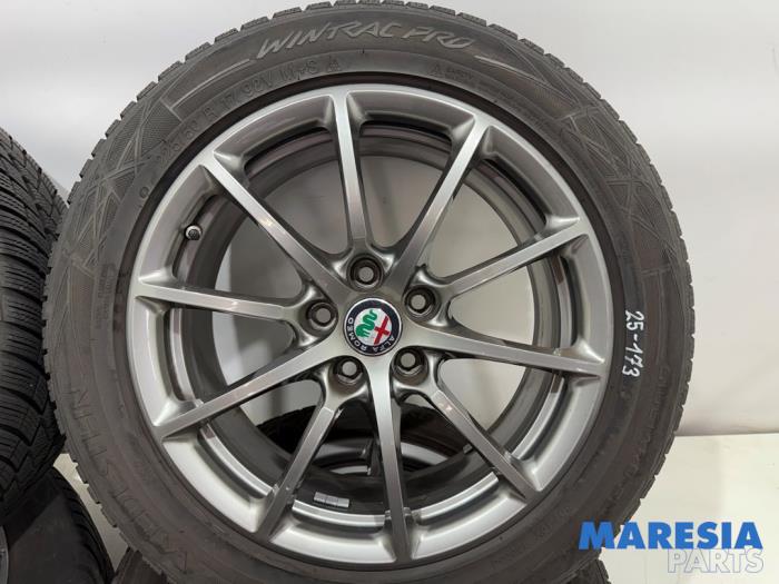 Zestaw felg sportowych + opony zimowe z Alfa Romeo 159 Sportwagon (939BX) 1.8 TBi 16V 2010