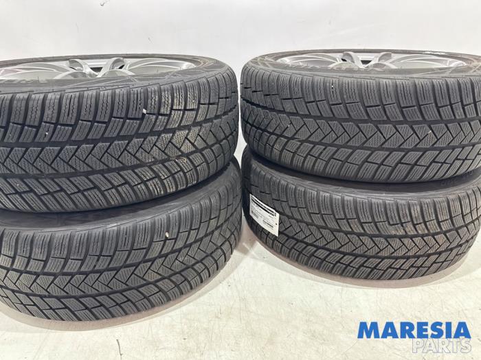 Zestaw felg sportowych + opony zimowe z Alfa Romeo 159 Sportwagon (939BX) 1.8 TBi 16V 2010