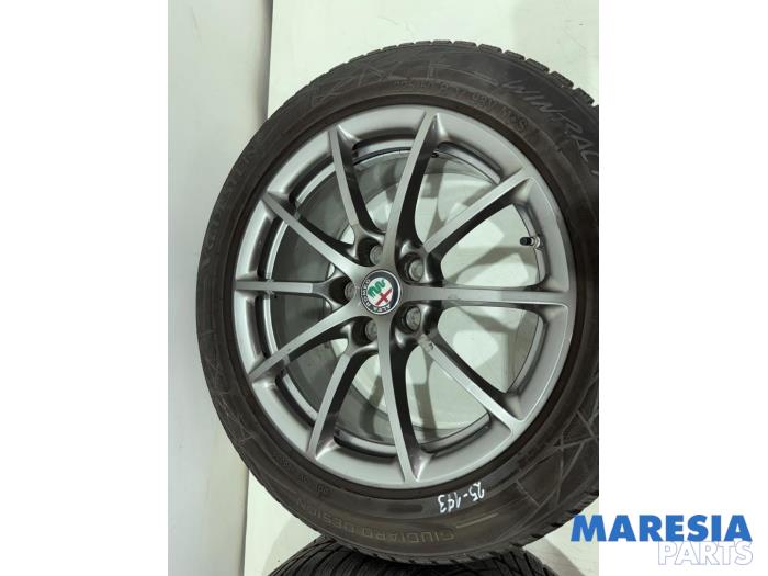 Zestaw felg sportowych + opony zimowe z Alfa Romeo 159 Sportwagon (939BX) 1.8 TBi 16V 2010