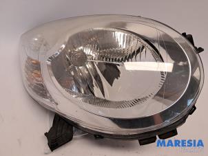 Begagnade Strålkastare, höger Citroen C1 1.0 12V Pris € 50,00 Marginaltabell erbjuds av Maresia Parts