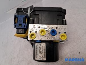 Begagnade ABS-pump Renault Grand Scénic III (JZ) 2.0 16V CVT Pris € 198,00 Marginaltabell erbjuds av Maresia Parts