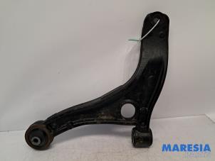 Gebruikte Draagarm onder links-voor Renault Master III (FV) 2.3 dCi 170 16V FWD Prijs € 60,50 Inclusief btw aangeboden door Maresia Parts