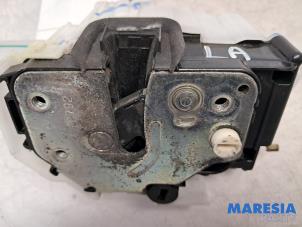 Gebruikte Deurslot Mechaniek 4Deurs links-achter Alfa Romeo 159 Sportwagon (939BX) 1.8 TBi 16V Prijs € 35,00 Margeregeling aangeboden door Maresia Parts