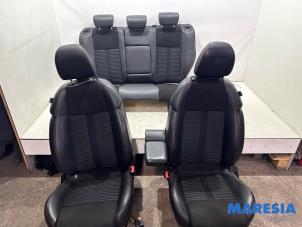 Begagnade Klädsel, uppsättning (komplett) Alfa Romeo Giulietta (940) 1.4 TB 16V MultiAir Pris € 400,00 Marginaltabell erbjuds av Maresia Parts