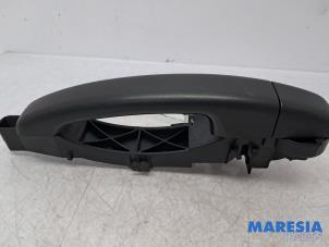 Gebruikte Portiergreep 2Deurs rechts Renault Master III (FV) 2.3 dCi 170 16V FWD Prijs € 72,60 Inclusief btw aangeboden door Maresia Parts