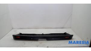 Begagnade Bakre stötfångare, mittenkomponent Renault Trafic (1FL/2FL/3FL/4FL) 1.6 dCi 125 Twin Turbo Pris € 72,60 Inklusive moms erbjuds av Maresia Parts