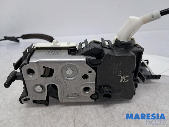 Deurslot Mechaniek 4Deurs rechts-voor van een Citroën Berlingo Cinqspace, Multispace 1.6 VTi 120 16V 2010