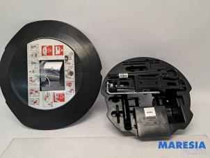 Begagnade Domkraftsset Renault Clio IV (5R) 0.9 Energy TCE 90 12V Pris € 50,00 Marginaltabell erbjuds av Maresia Parts