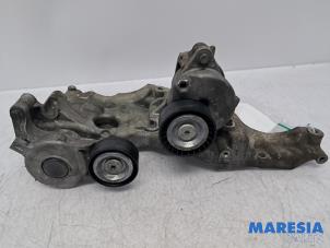 Używane Wspornik pradnicy górny Citroen Jumpy 2.0 Blue HDI 180 Cena € 108,89 Z VAT oferowane przez Maresia Parts