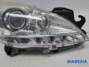 Begagnade Strålkastare, höger Peugeot 3008 I (0U/HU) 2.0 HYbrid4 16V Pris € 299,00 Marginaltabell erbjuds av Maresia Parts