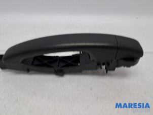 Gebruikte Portiergreep 2Deurs rechts Renault Trafic (1FL/2FL/3FL/4FL) 1.6 dCi 125 Twin Turbo Prijs € 90,75 Inclusief btw aangeboden door Maresia Parts