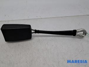 Begagnade Främre bältesspänne, mitten Fiat Ducato (250) 2.0 D 115 Multijet Pris € 30,25 Inklusive moms erbjuds av Maresia Parts