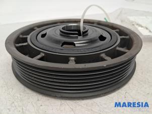 Gebruikte Krukas Poelie Opel Vivaro 1.5 CDTI 102 Prijs € 60,50 Inclusief btw aangeboden door Maresia Parts