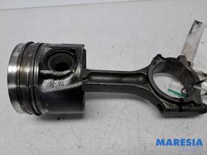 Begagnade Vevstake Opel Vivaro 1.6 CDTi BiTurbo 125 Pris € 60,50 Inklusive moms erbjuds av Maresia Parts