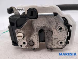 Gebruikte Deurslot Mechaniek 4Deurs links-achter Alfa Romeo 159 (939AX) 2.2 JTS 16V Prijs € 29,95 Margeregeling aangeboden door Maresia Parts