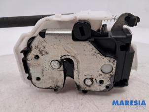 Używane Mechanizm blokady drzwi prawych przednich wersja 4-drzwiowa Alfa Romeo 159 (939AX) 2.2 JTS 16V Cena € 29,95 Procedura marży oferowane przez Maresia Parts