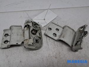 Begagnade Gångjärn, bakdörr, vänster Fiat Ducato (250) 2.3 D 130 Multijet Pris € 66,55 Inklusive moms erbjuds av Maresia Parts