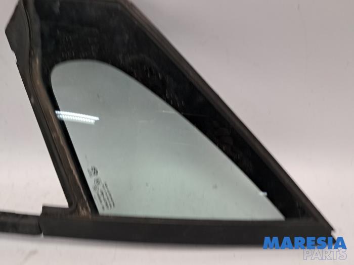 Sidofönster, vänster fram från en Peugeot 2008 (CU) 1.2 Vti 12V PureTech 82 2014