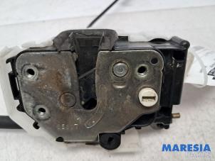 Gebruikte Deurslot Mechaniek 4Deurs links-achter Alfa Romeo 159 Sportwagon (939BX) 1.8 MPI 16V Prijs € 35,00 Margeregeling aangeboden door Maresia Parts