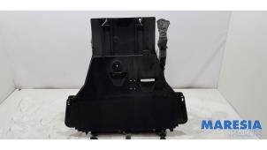 Begagnade Motorskyddspanel Renault Megane III Berline (BZ) 1.4 16V TCe 130 Pris € 50,00 Marginaltabell erbjuds av Maresia Parts