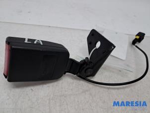 Begagnade Bakre bältesspänne, vänster Peugeot 207 SW (WE/WU) 1.6 16V Pris € 25,00 Marginaltabell erbjuds av Maresia Parts