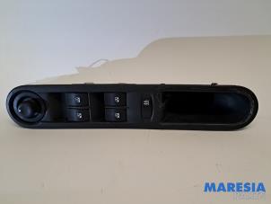 Begagnade Flerfunktionsbrytare, fönster Renault Espace (JK) 2.0 16V Turbo Pris € 25,00 Marginaltabell erbjuds av Maresia Parts