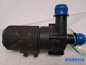 Gebruikte Waterpomp Renault Espace (JK) 2.0 16V Turbo Prijs € 50,00 Margeregeling aangeboden door Maresia Parts