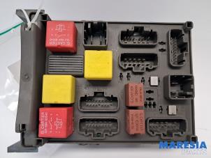 Begagnade Säkringsbox Renault Espace (JK) 2.0 16V Turbo Pris € 75,00 Marginaltabell erbjuds av Maresia Parts