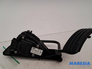 Begagnade Gaspedal Renault Espace (JK) 2.0 16V Turbo Pris € 35,00 Marginaltabell erbjuds av Maresia Parts