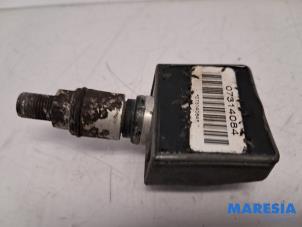 Begagnade Däcktryckssensor Renault Espace (JK) 2.0 16V Turbo Pris € 20,00 Marginaltabell erbjuds av Maresia Parts