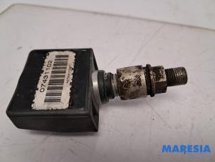 Begagnade Däcktryckssensor Renault Espace (JK) 2.0 16V Turbo Pris € 20,00 Marginaltabell erbjuds av Maresia Parts