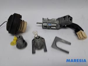 Używane Zestaw zamków Peugeot 107 1.0 12V Cena € 149,99 Procedura marży oferowane przez Maresia Parts