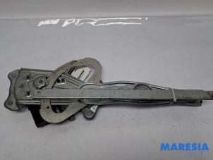 Begagnade Fönstermekanism för bakre dörr, 4-dörrars, vänster Renault Grand Scénic III (JZ) 1.6 dCi Pris € 35,00 Marginaltabell erbjuds av Maresia Parts