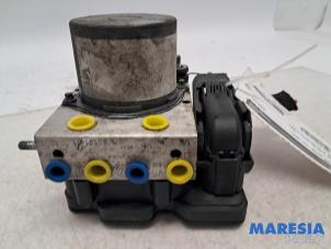 Używane Pompa ABS Renault Master III (MA/MB/MC/MD/MH/MF/MG/MH) 2.3 dCi 16V Cena € 181,50 Z VAT oferowane przez Maresia Parts