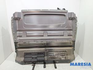 Begagnade Hyttvägg Renault Trafic (1FL/2FL/3FL/4FL) 2.0 dCi 16V 145 Pris € 181,50 Inklusive moms erbjuds av Maresia Parts