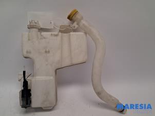 Gebruikte Ruitensproeiertank voor Renault Trafic (1FL/2FL/3FL/4FL) 1.6 dCi 90 Prijs € 42,35 Inclusief btw aangeboden door Maresia Parts