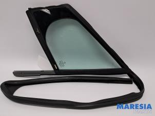 Używane Trójkatna szyba lewy przód Peugeot 308 SW (4E/H) 1.6 VTI 16V Cena € 45,00 Procedura marży oferowane przez Maresia Parts