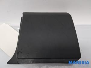 Gebruikte Sierstrip Renault Trafic (1FL/2FL/3FL/4FL) 2.0 dCi 16V 130 Prijs € 18,14 Inclusief btw aangeboden door Maresia Parts