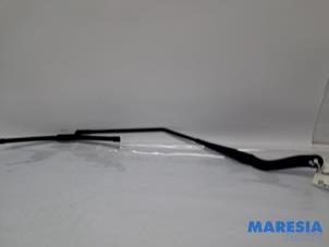 Gebruikte Ruitenwisserarm voor Renault Trafic (1FL/2FL/3FL/4FL) 2.0 dCi 16V 130 Prijs € 24,20 Inclusief btw aangeboden door Maresia Parts
