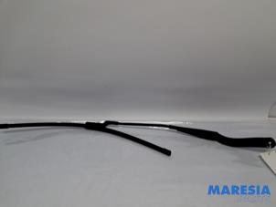 Begagnade Främre torkararm Renault Trafic (1FL/2FL/3FL/4FL) 2.0 dCi 16V 130 Pris € 24,20 Inklusive moms erbjuds av Maresia Parts