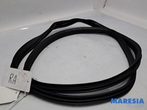 Gebruikte Deurrubber 4Deurs rechts-achter Alfa Romeo Giulietta (940) 1.4 TB 16V MultiAir Prijs € 20,00 Margeregeling aangeboden door Maresia Parts