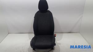 Gebruikte Stoel rechts Peugeot 308 (L3/L8/LB/LH/LP) 1.2 12V e-THP PureTech 110 Prijs € 130,00 Margeregeling aangeboden door Maresia Parts