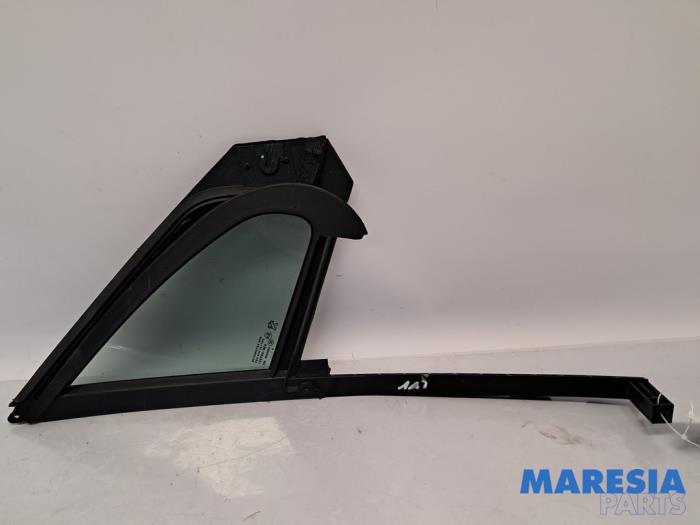 Sidofönster, vänster fram från en Peugeot 2008 (CU) 1.2 Vti 12V PureTech 82 2016