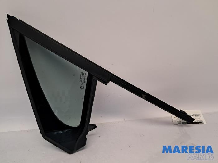 Sidofönster, vänster fram från en Peugeot 2008 (CU) 1.2 Vti 12V PureTech 82 2016